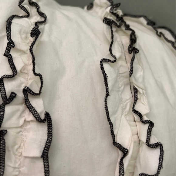 cynthia rowley white comforter with black accent ruffle vintage - Picture 6 of 6